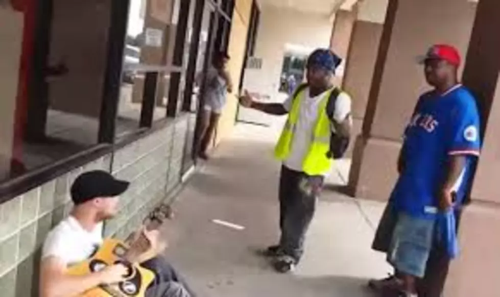 Three Random Strangers Have Impromptu Sidewalk Jam Session [VIDEO]