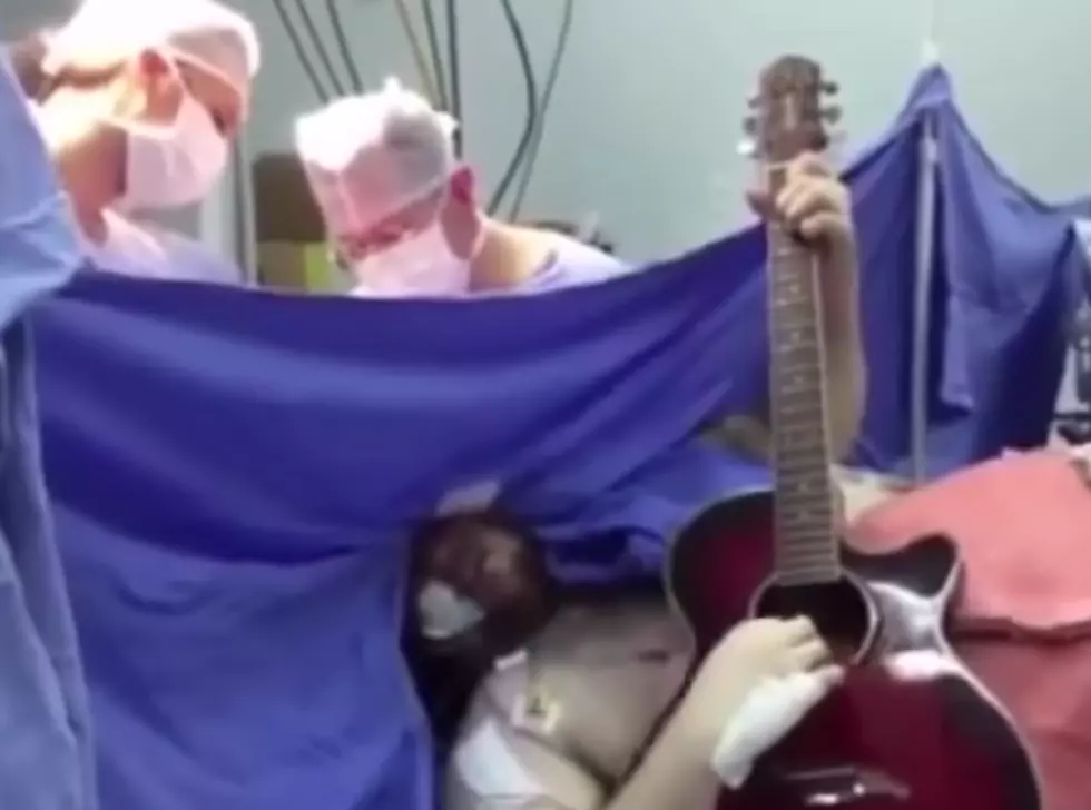 Man Plays The Guitar While Undergoing Brain Surgery Procedure [VIDEO]