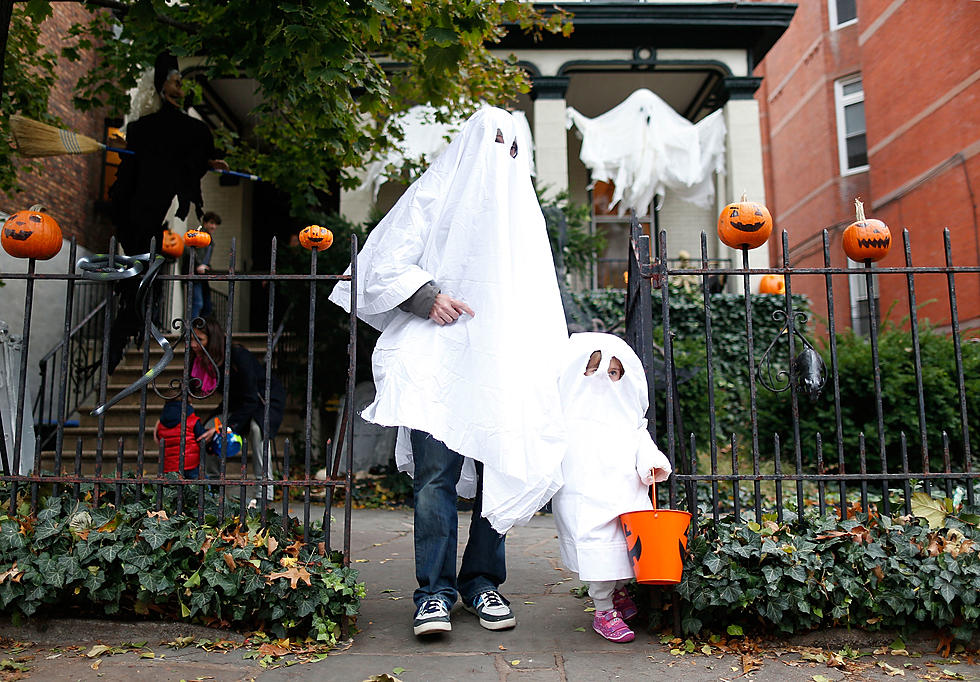 CDC Issues Guidelines On Halloween Trick-Or-Treating