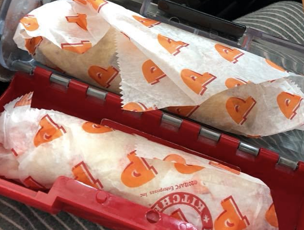 Check Out How This Wife Delivered Popeyes To Husband In Freezing Cold Without Ever Leaving Car [Video]