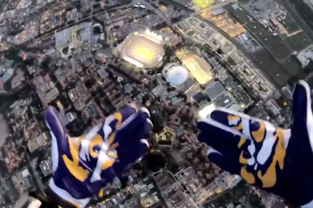 Watch Skydivers Enter LSU&#8217;s Tiger Stadium Prior To Game [VIDEO]