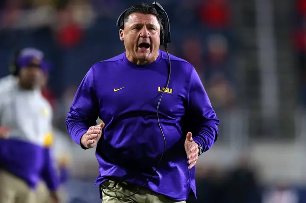 Coach O&#8217;s Mom Has Best Christmas Decor In Front Yard [PHOTOS]