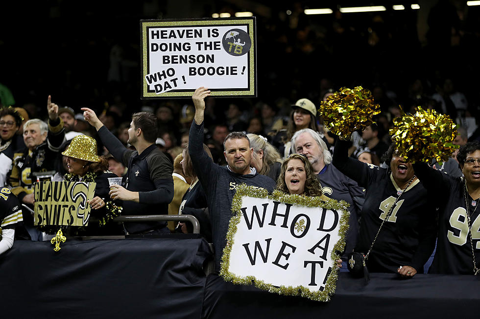 New Orleans Saints Fans Flips Off Television Camera [PHOTO]