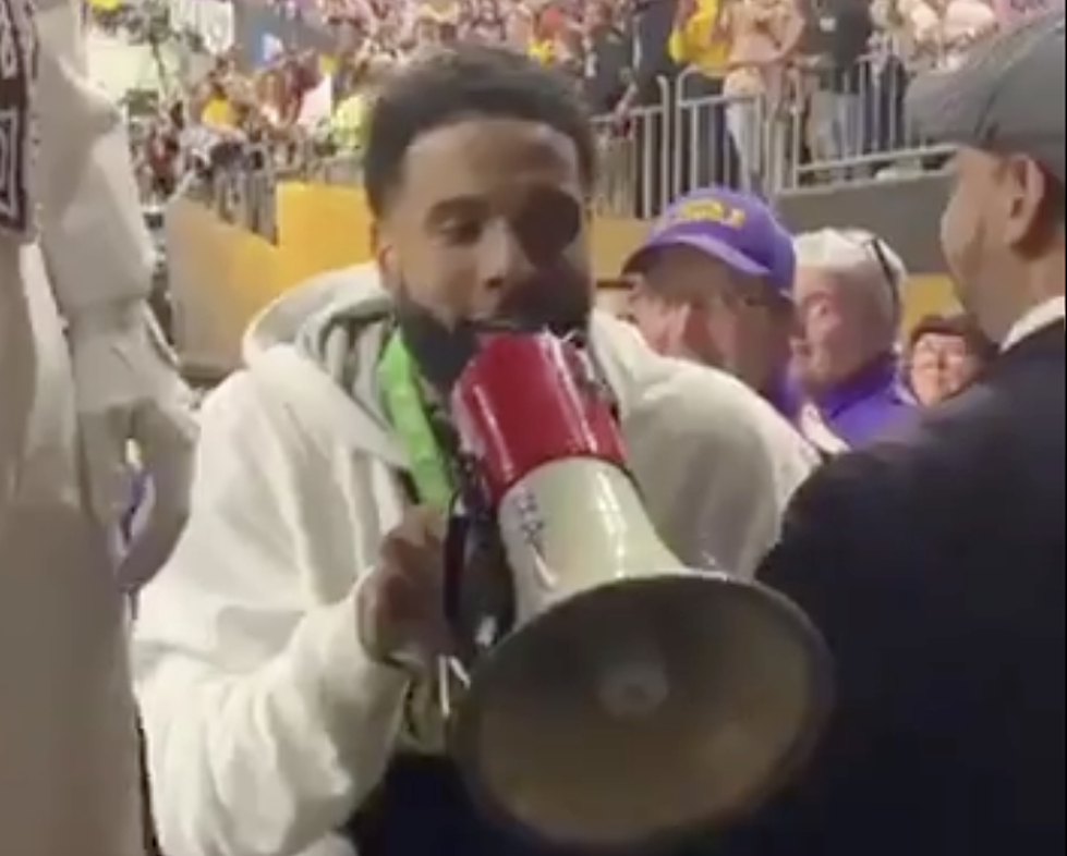Odell Beckham Jr Takes Megaphone From LSU Band Director After Championship Game [VIDEO]