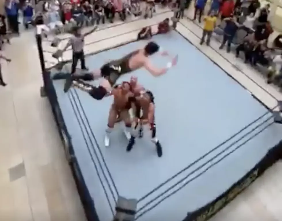 Pro Wrestler Jumps From 2nd Floor of Louisiana Mall [VIDEO]
