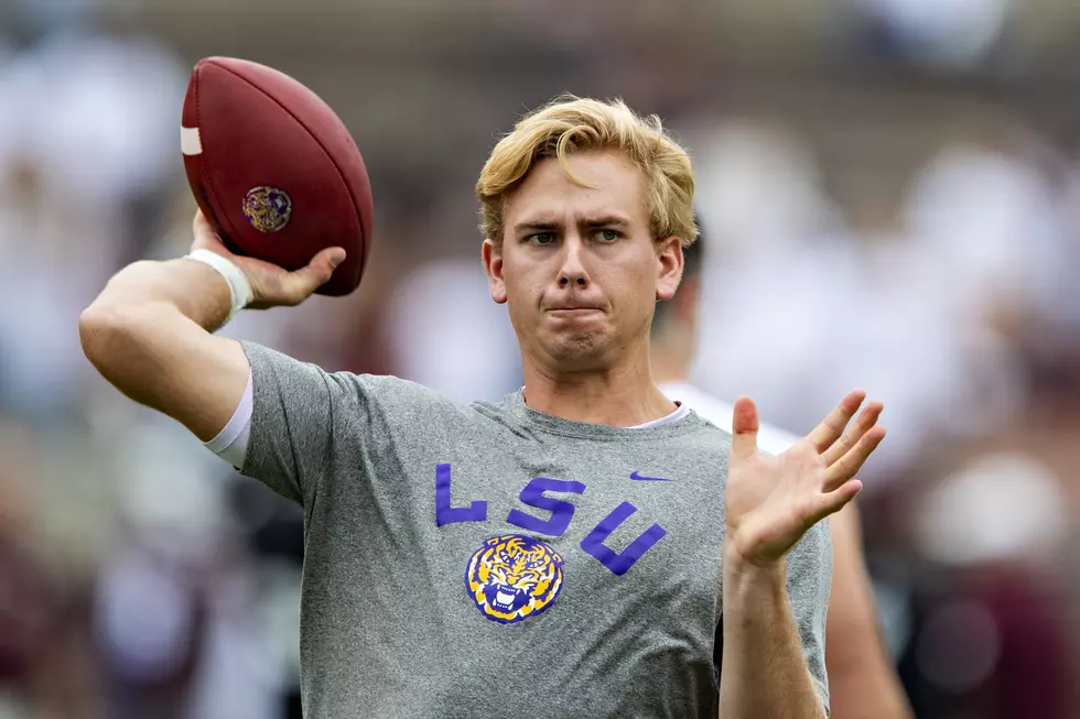 LSU Quarterback Myles Brennan Works Out Using Part of Tree [VIDEO]