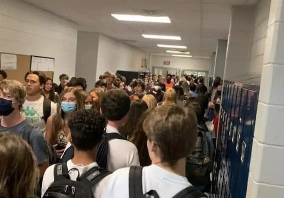 Photo Of Crammed Hallway With No Masks, Social Distancing Goes Viral From Georgia School Reopening