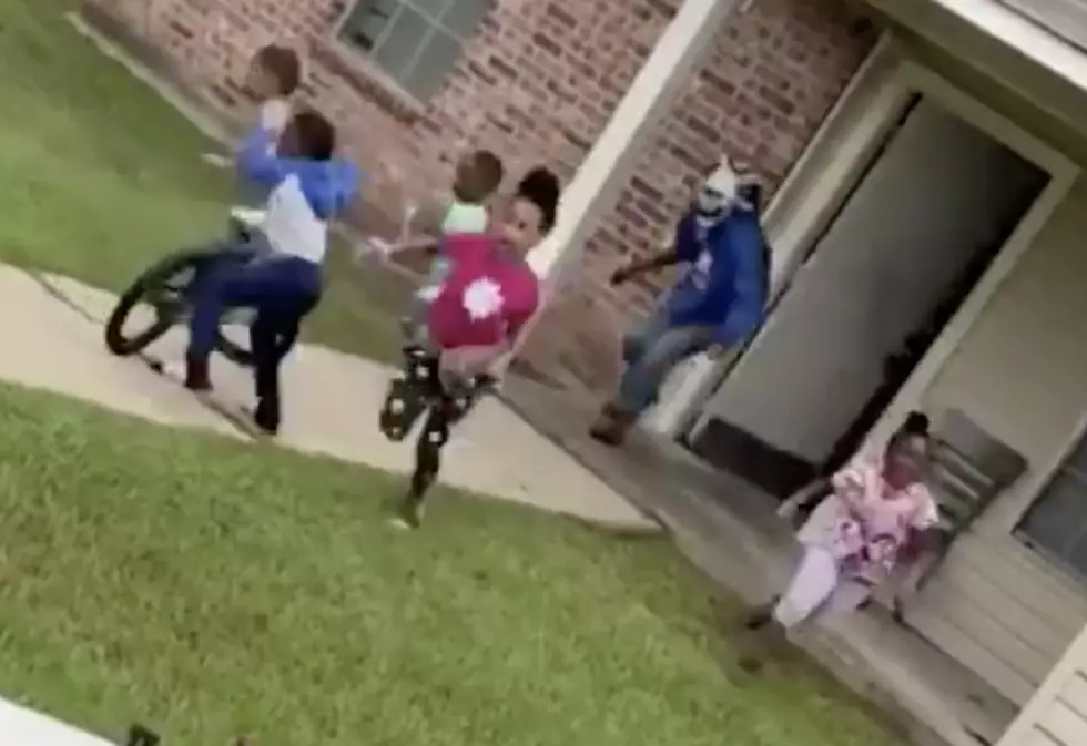 Man Scares Kids and Then Chases Them While Wearing Halloween Mask [VIDEO]
