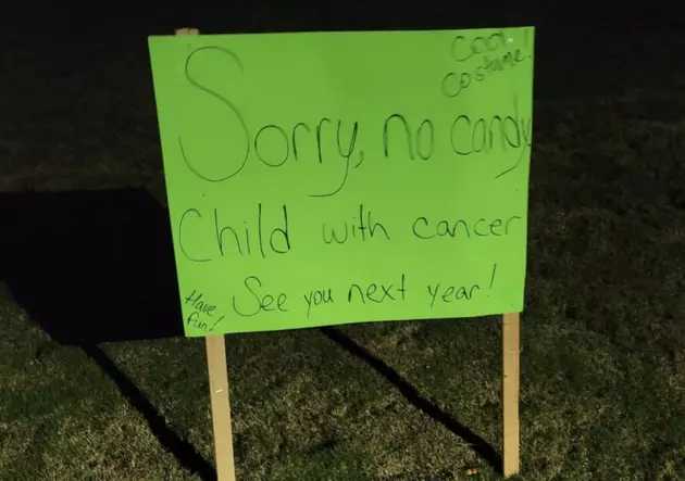 Kids Taking Part in Trick or Treating React to Sign in Yard [PHOTO]