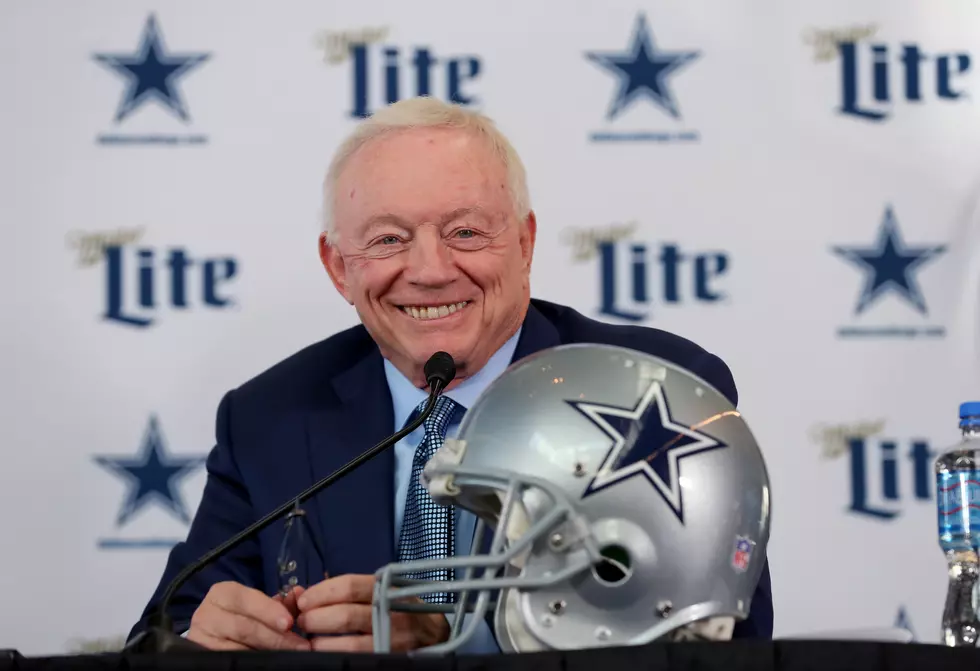Dallas Cowboys Owner Jerry Jones Spotted in Gas Station Buying Wine [PHOTO]