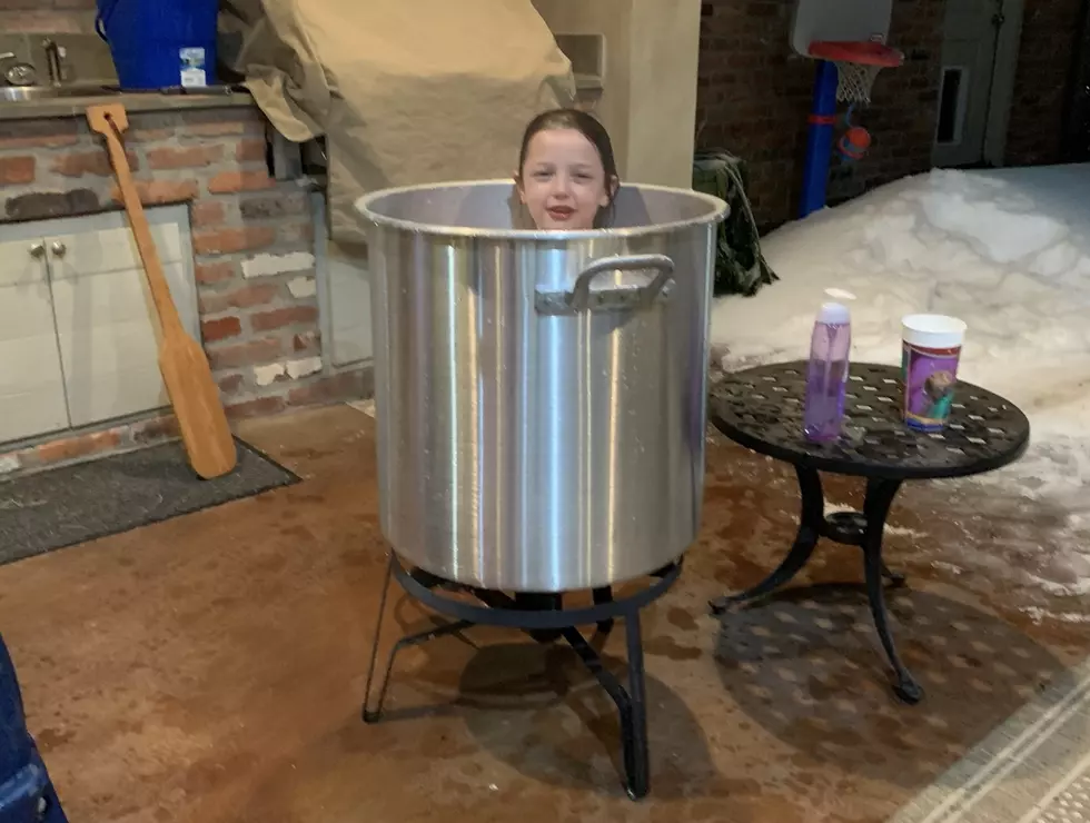 Louisiana Family Uses Crawfish Pot To (Safely) Bathe Kids During Winter Storm