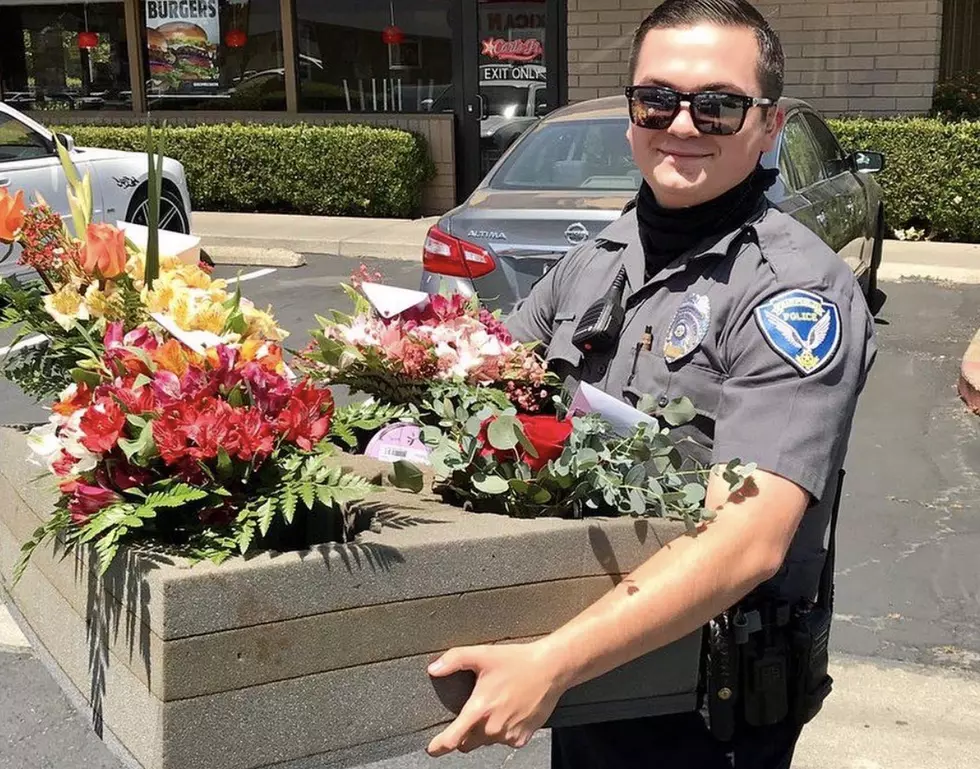 Police Officers Deliver Flowers to Moms After Delivery Person is Arrested [PHOTOS]