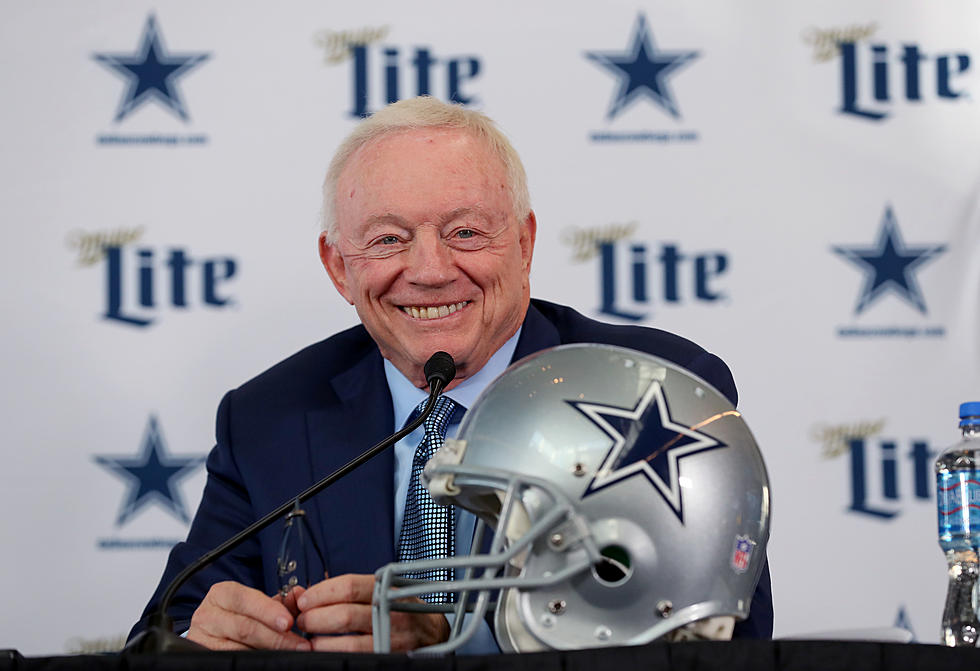 Was Jerry Jones’ Tour Bus Spotted on I-49 South Near Sunset? [PHOTOS]