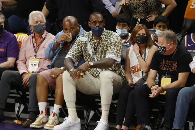 Did LeBron James Bring His Own Liquor to An NBA Finals Game? [PHOTO]