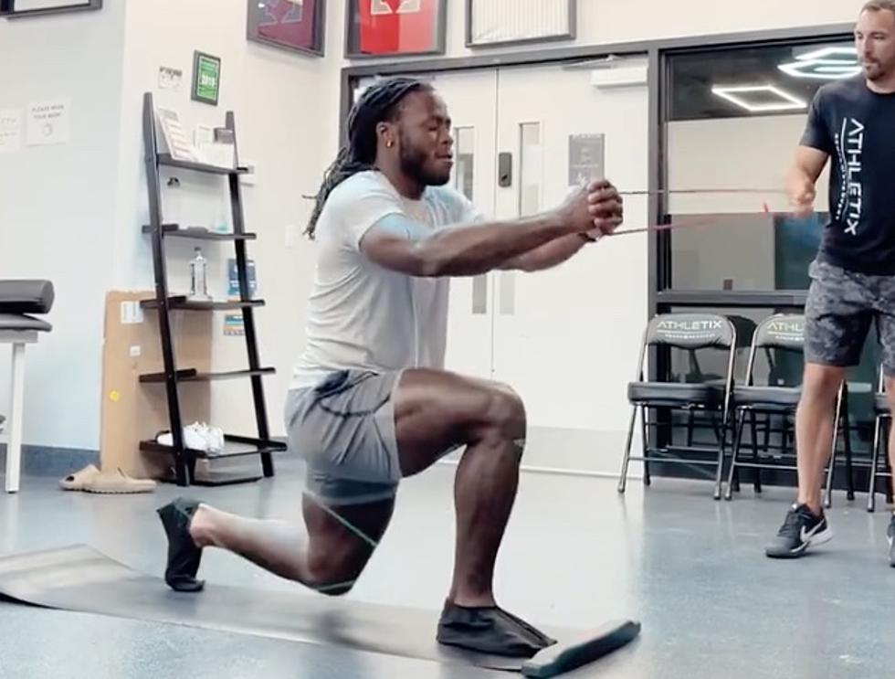 Alvin Kamara is Back with the Crazy Workouts, Shows Off Insane Balance Board