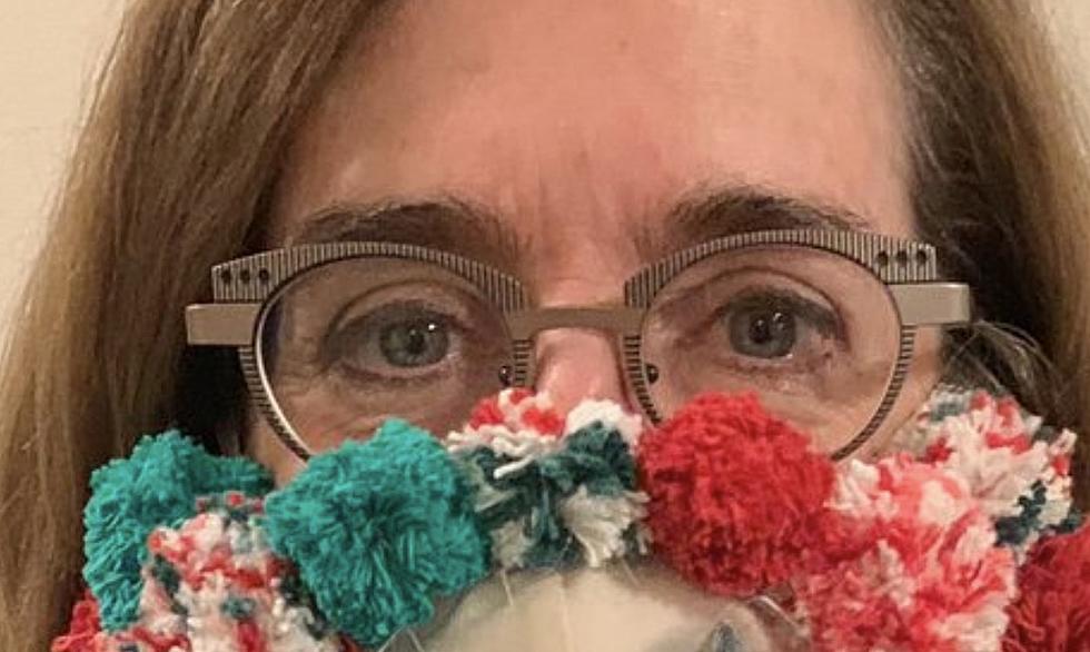 Governor of Oregon Decorates Face Mask With Christmas Decor 