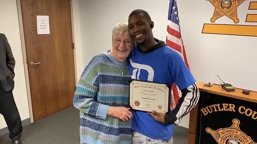 Hero Receives Honors &#8211; Video Shows He Ran Down Man Who Snatched 87-Year-Old Woman&#8217;s Purse
