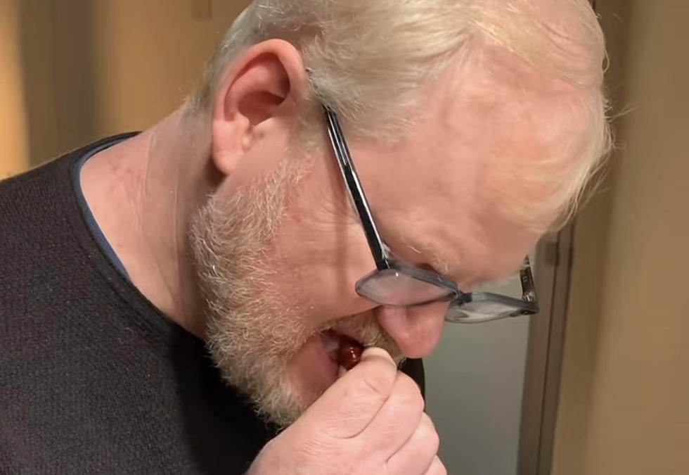 Watch Comedian Jim Gaffigan Try Crawfish for the First Time During Lafayette CAJUNDOME Tour Stop