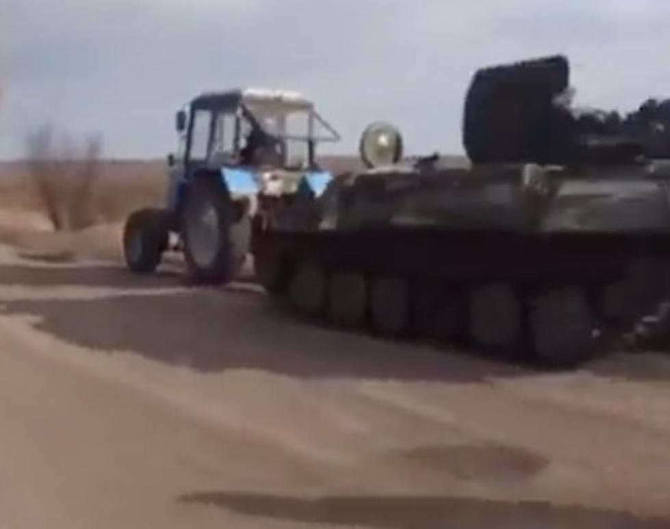 Watch as Ukrainian Farmer Uses Tractor to Steal a Russian Tank