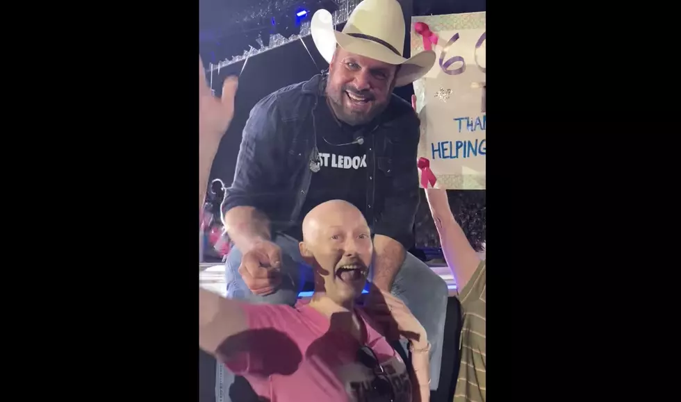 Garth Brooks Stops Concert to Show Support for Cancer Patient [VIDEO]