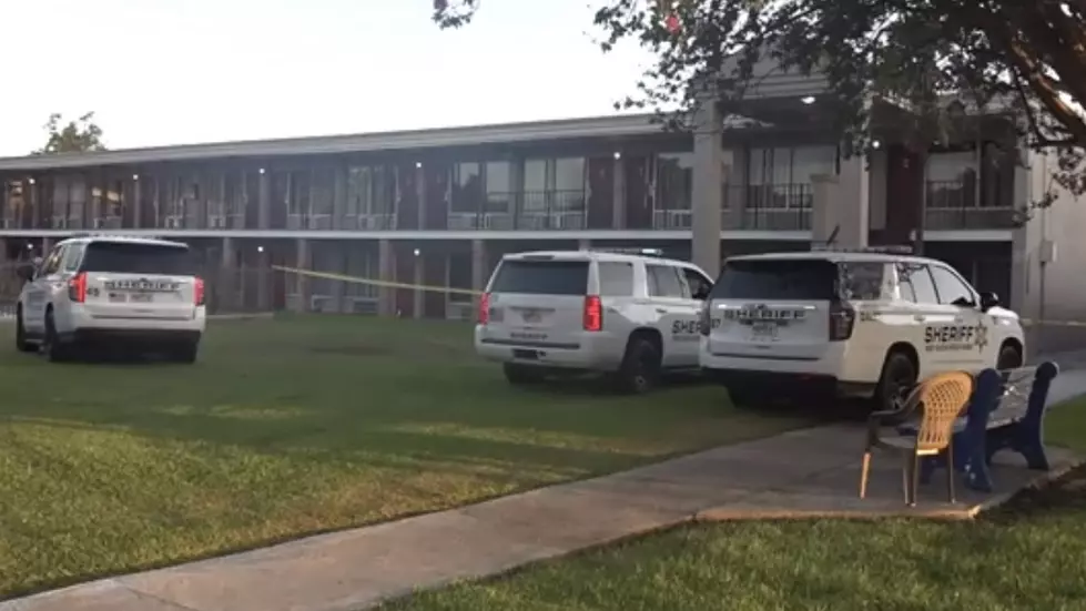 15-Year-Old Boy Shot by 16-Year-Old Girl after Duo Attempted to Lure, Rob Man at Baton Rouge Motel