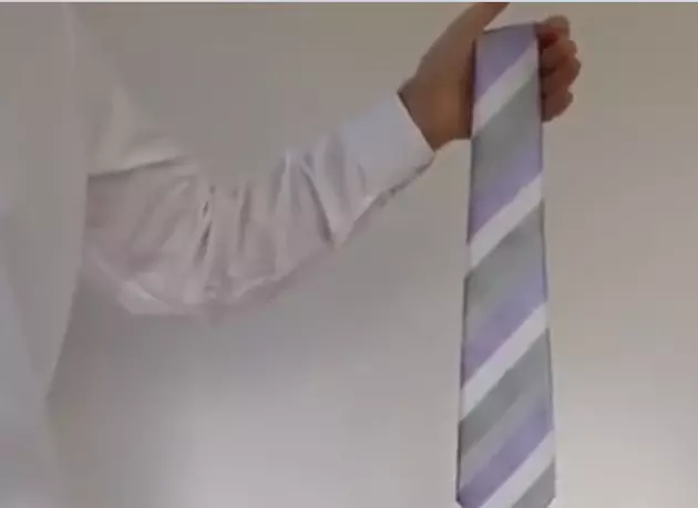 Tying Your Tie Has Never Looked So Easy, Try It [VIDEO]