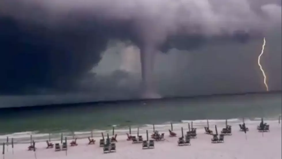 Massive Waterspout, Insane Lightning Strikes Captured off of Beach in Destin – Gulf of Mexico
