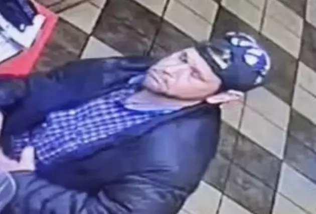 Man Allegedly Snatches Purse in Lafayette Restaurant