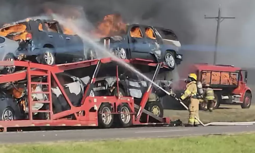 Several Vehicles in Louisiana Burn on Towing Trailer Traveling Down I-10  [VIDEO]