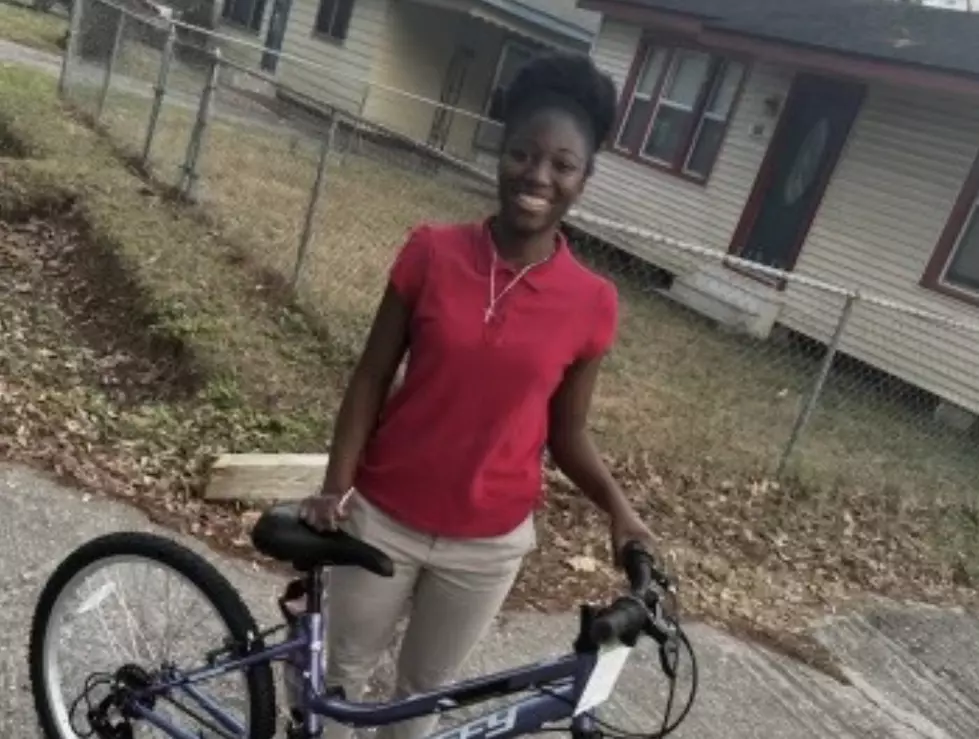 Lafayette Police Officer Assists Young Lady After Bike is Stolen