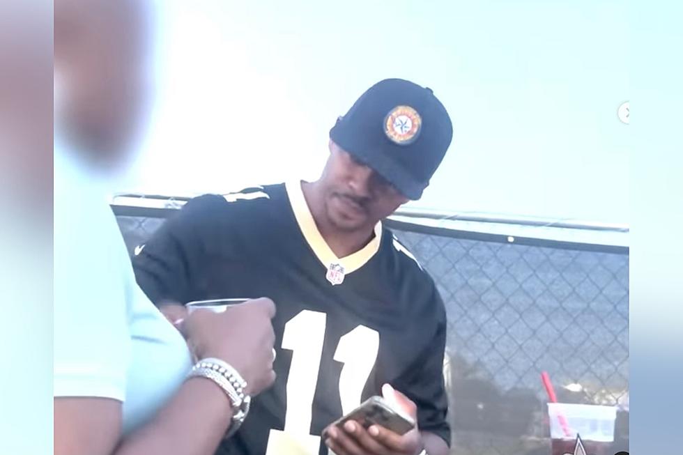 Actor Anthony Mackie Refuses to Take a Photo with Young Fan