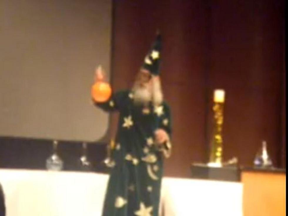 Chemistry Wizard Pulls Off Impressive Trick [VIDEO]