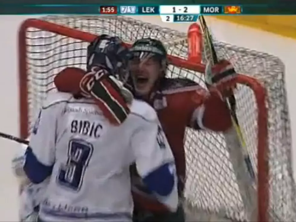 Hockey Player’s Hug Gets Surprising Reaction [VIDEO]
