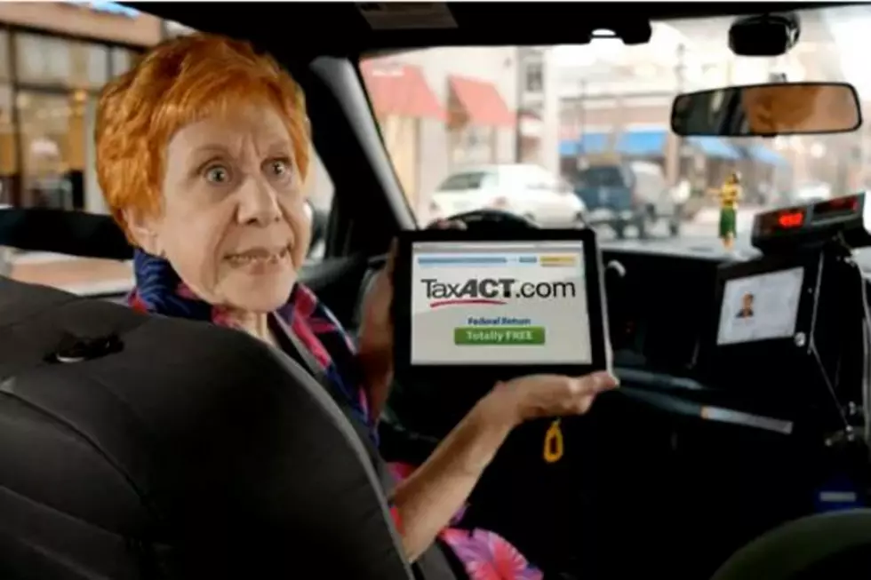 &#8216;Mama&#8217; Schools Taxi Riders in TaxACT Super Bowl 2012 Commercial [VIDEO]