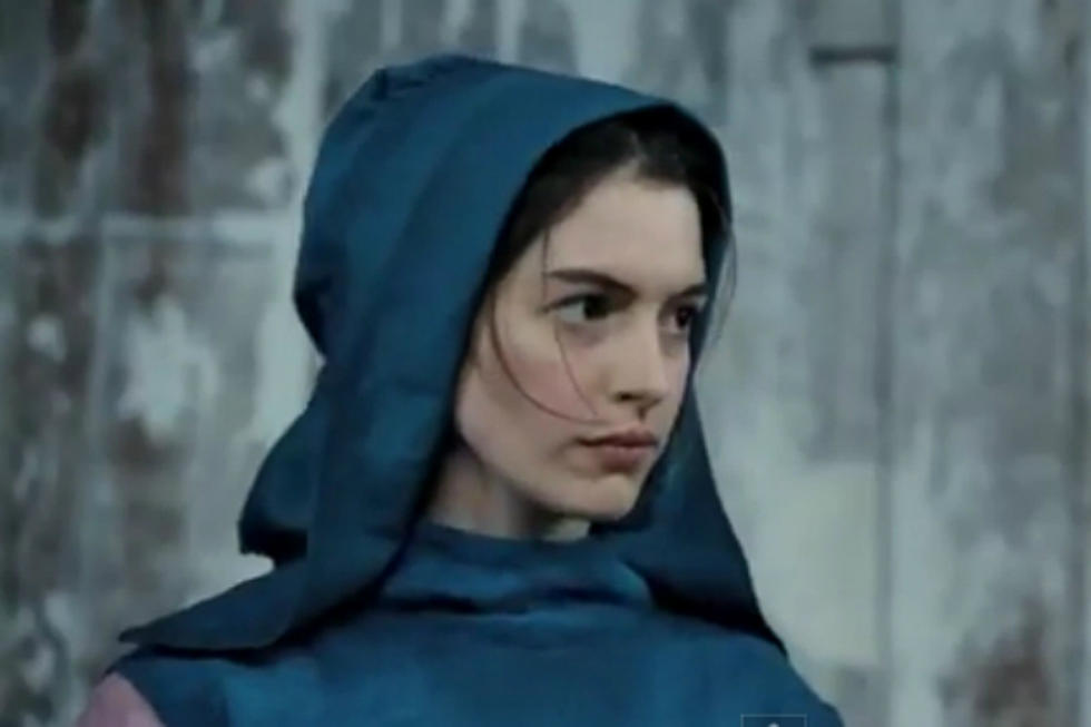 Anne Hathaway Sings in the ‘Les Miserables’ Trailer