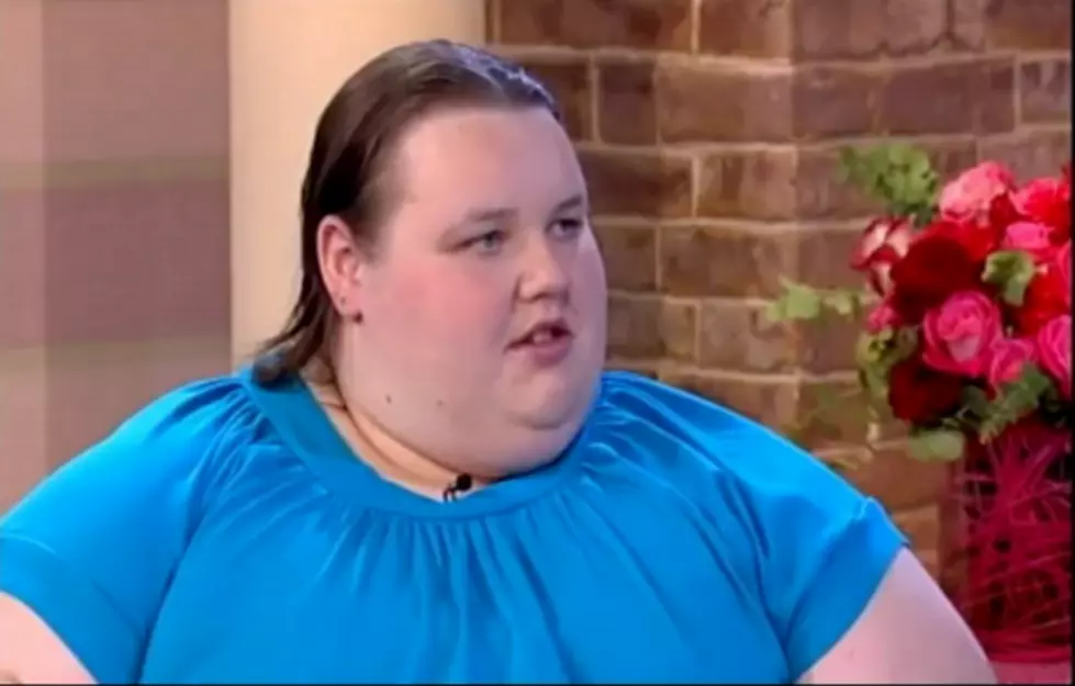 800 Pound Teen Has To Be Cut Out Of Her House