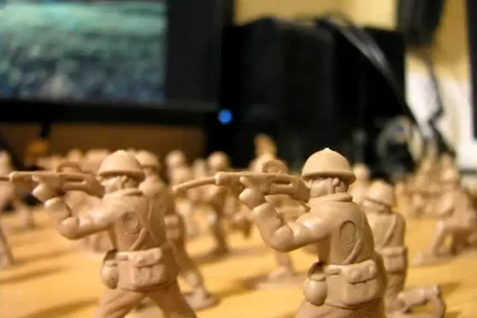 Footage of Plastic Army Men Shows That Desktop War is Hell
