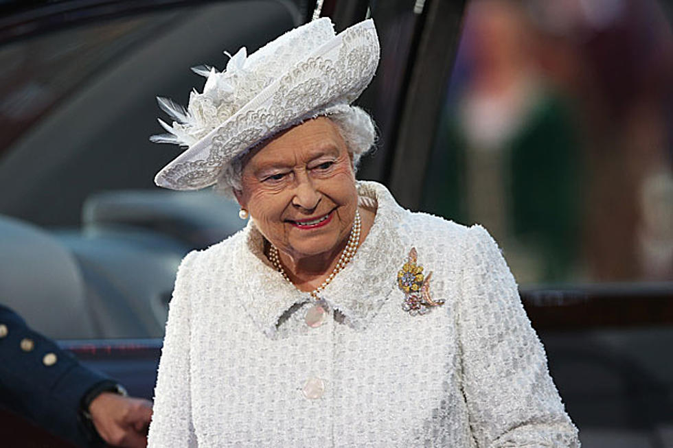 So, Queen Elizabeth Is Now Into Photobombing