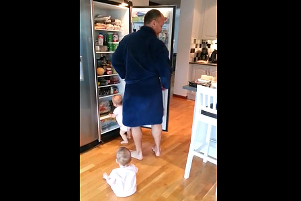 Hilarious Video Shows Why Parents of Twins Should Never Cook