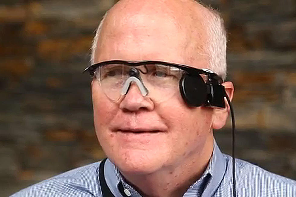 Watch Blind Man See Again Thanks to Amazing Technology