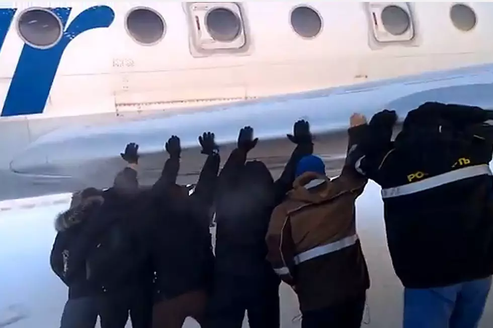 Weary Travelers Pushing Frozen Plane Is No First-Class Experience (VIDEO)