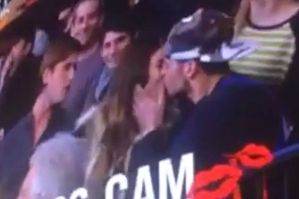 Ignored Girlfriend Gets Perfect Revenge in Kiss Cam Fiasco