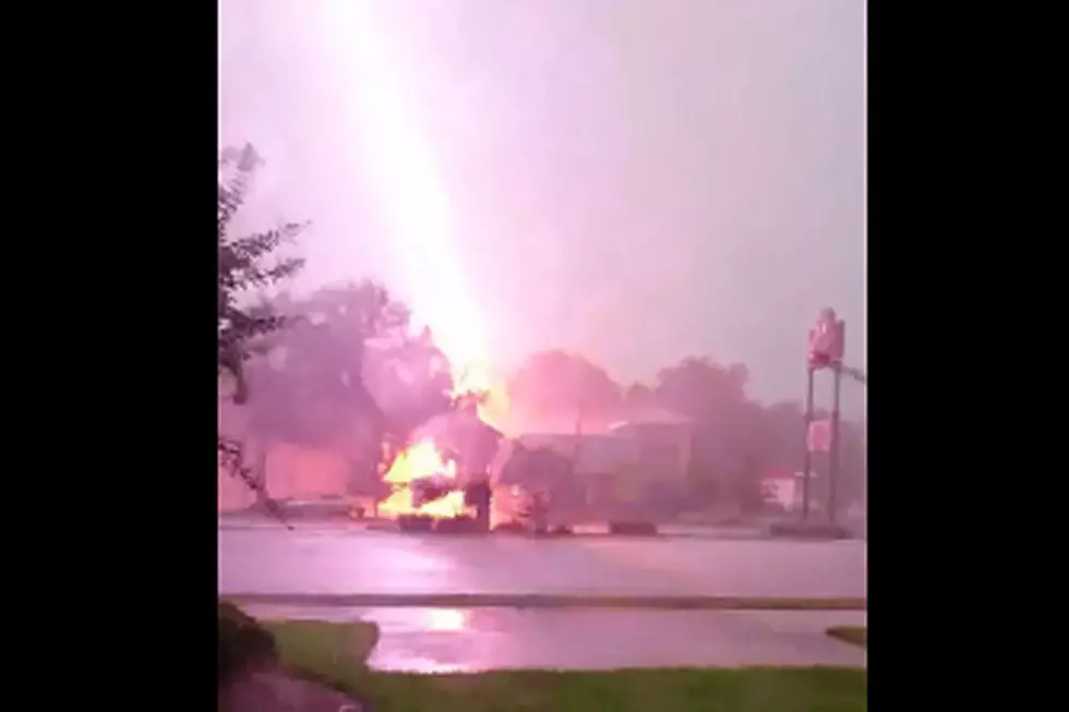 Lightning Striking Wendy's Will Scare the Thunder Out of You