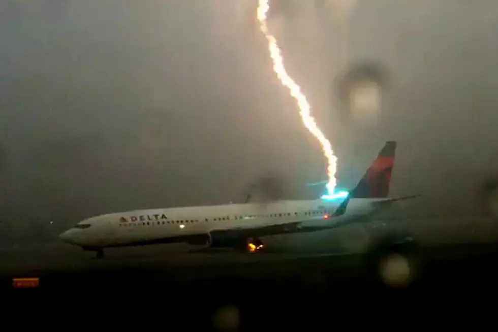 Lightning Strikes Plane, Sends Shivers Down Your Spine
