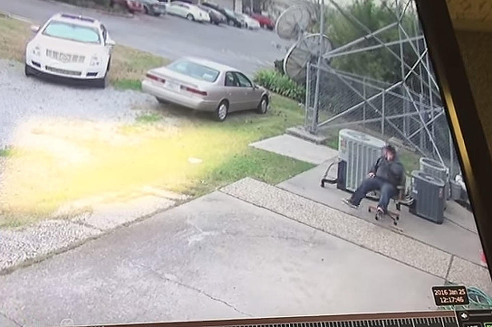 Unsuspecting Guy Caught on Camera Falling Off Broken Chair, World Cracks Up in Unison