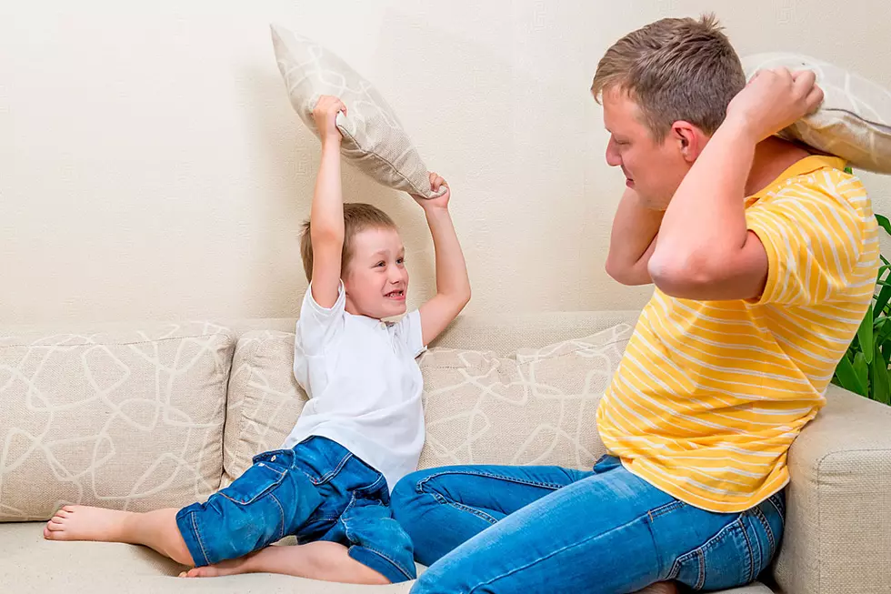 Dad Ends Pillow Fight With Toddler With Assassin-Like Precision