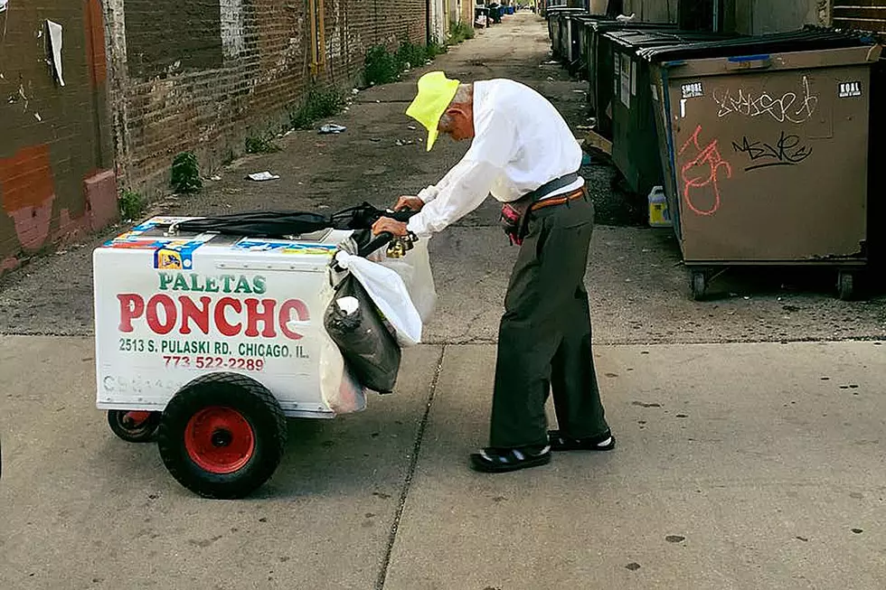 Photo of Aged Street Vendor Leads to Outpouring of Donations