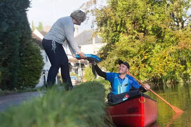 Domino&#8217;s Canoe Delivery Has Customers Up the River With a Pizza