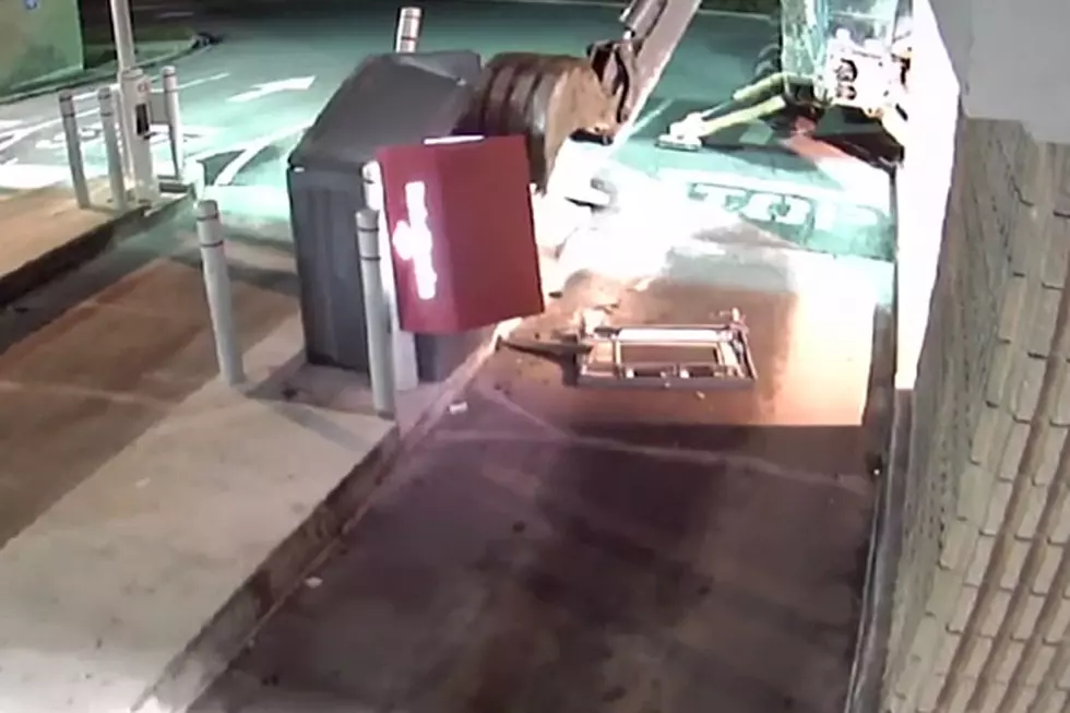 Dope Tries to Steal ATM With Backhoe, Abysmally Fails