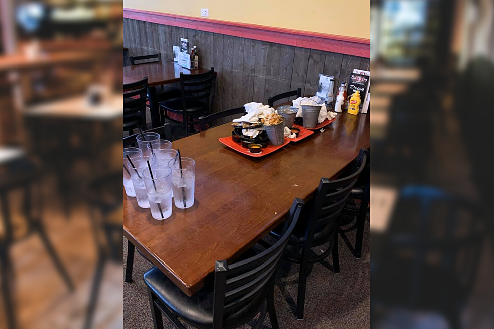 ‘Faith Restored!': Waitress Posts About Kind Young Customers, Goes Viral